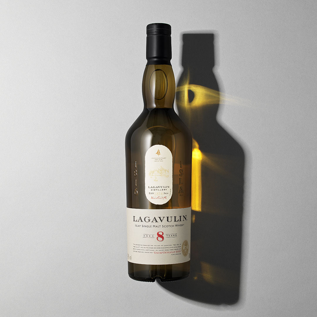 Lagavulin 8 Jahre Islay Single Malt Scotch Whisky 70cl mit Geschenkverpackung